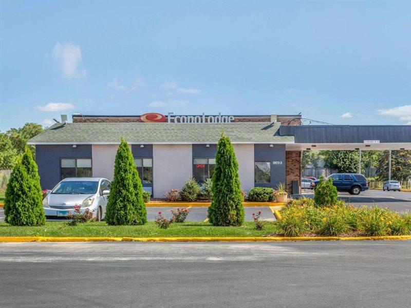 Econo Lodge Shorewood Exteriör bild