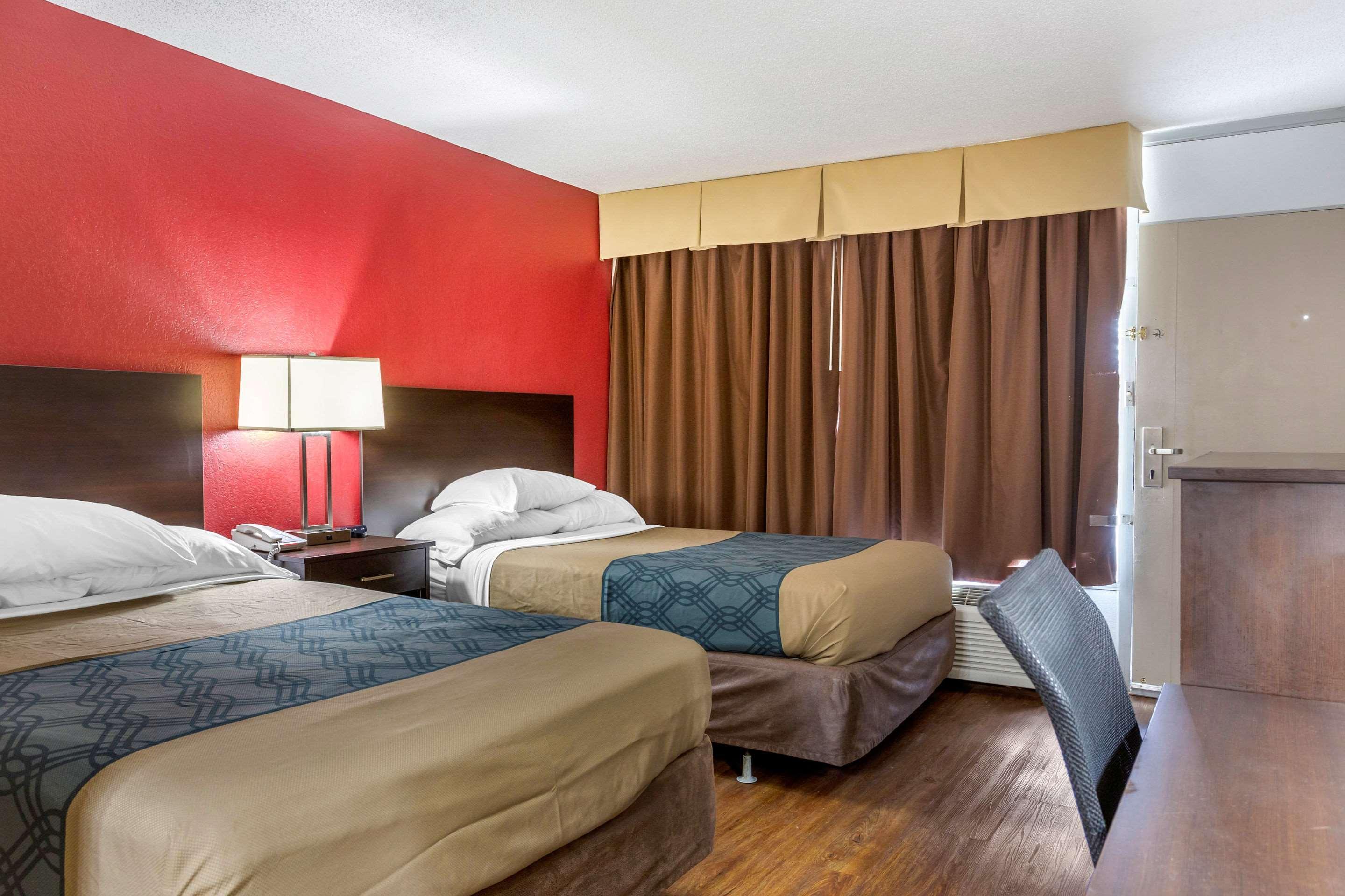 Econo Lodge Shorewood Exteriör bild