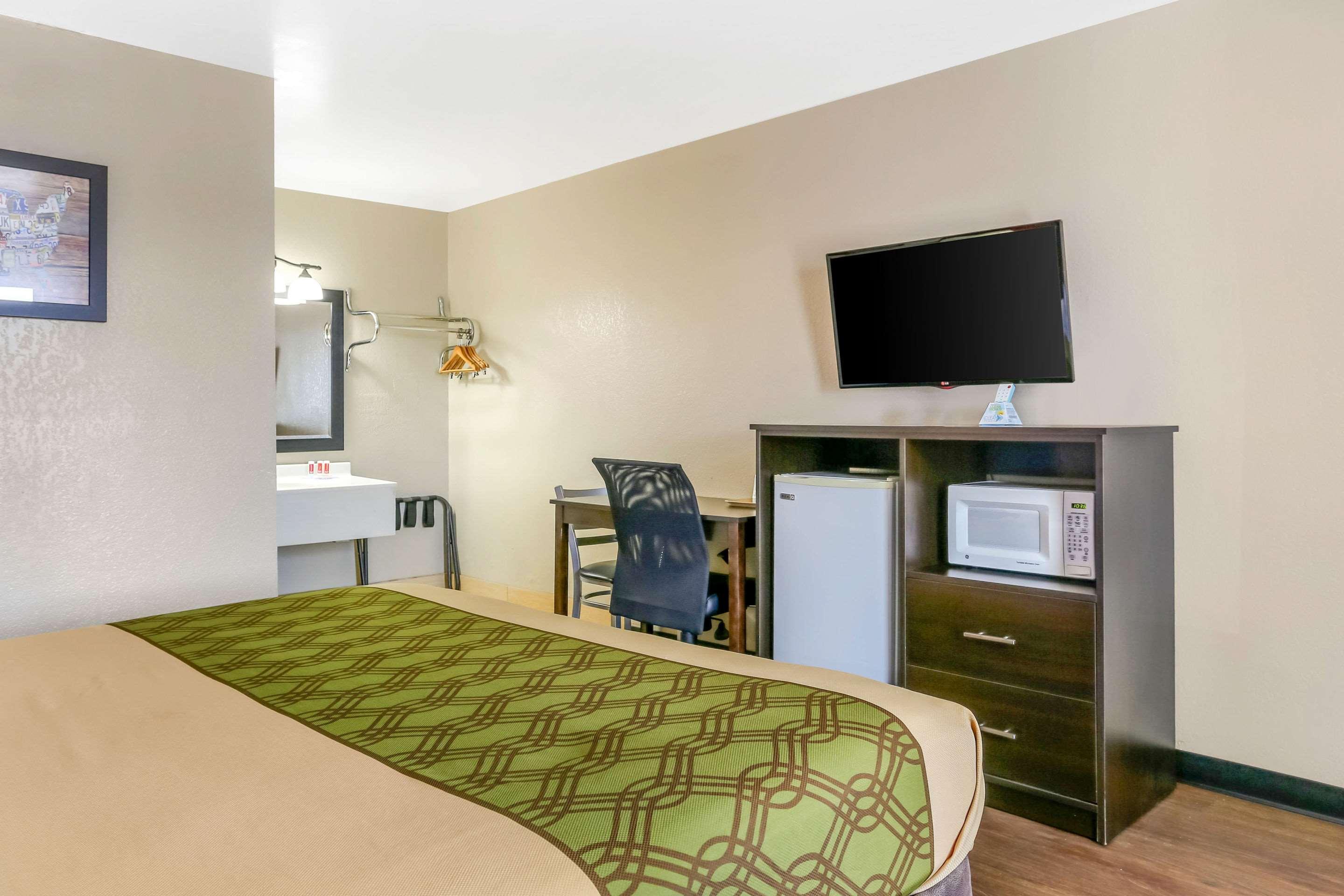 Econo Lodge Shorewood Exteriör bild
