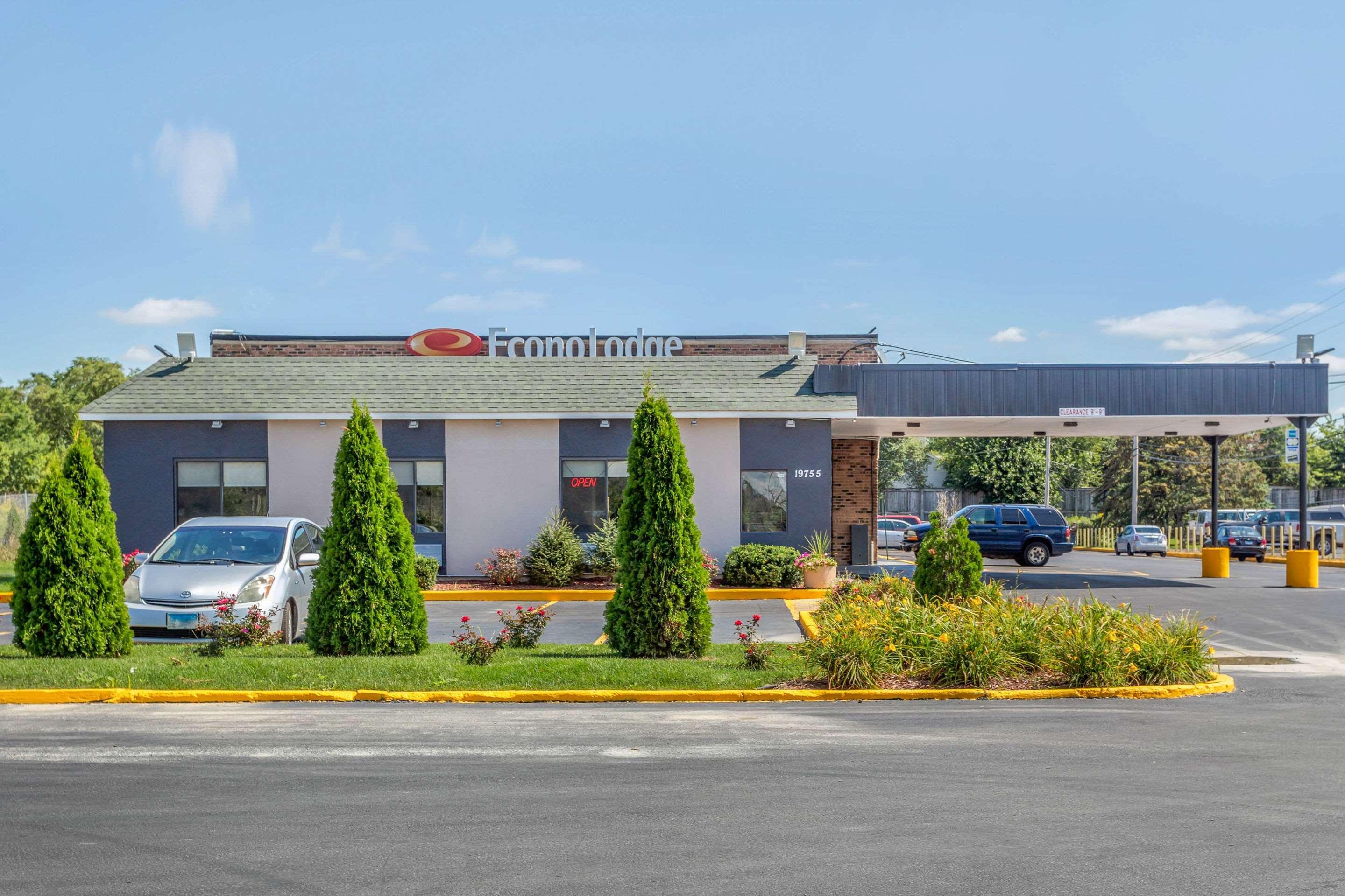 Econo Lodge Shorewood Exteriör bild