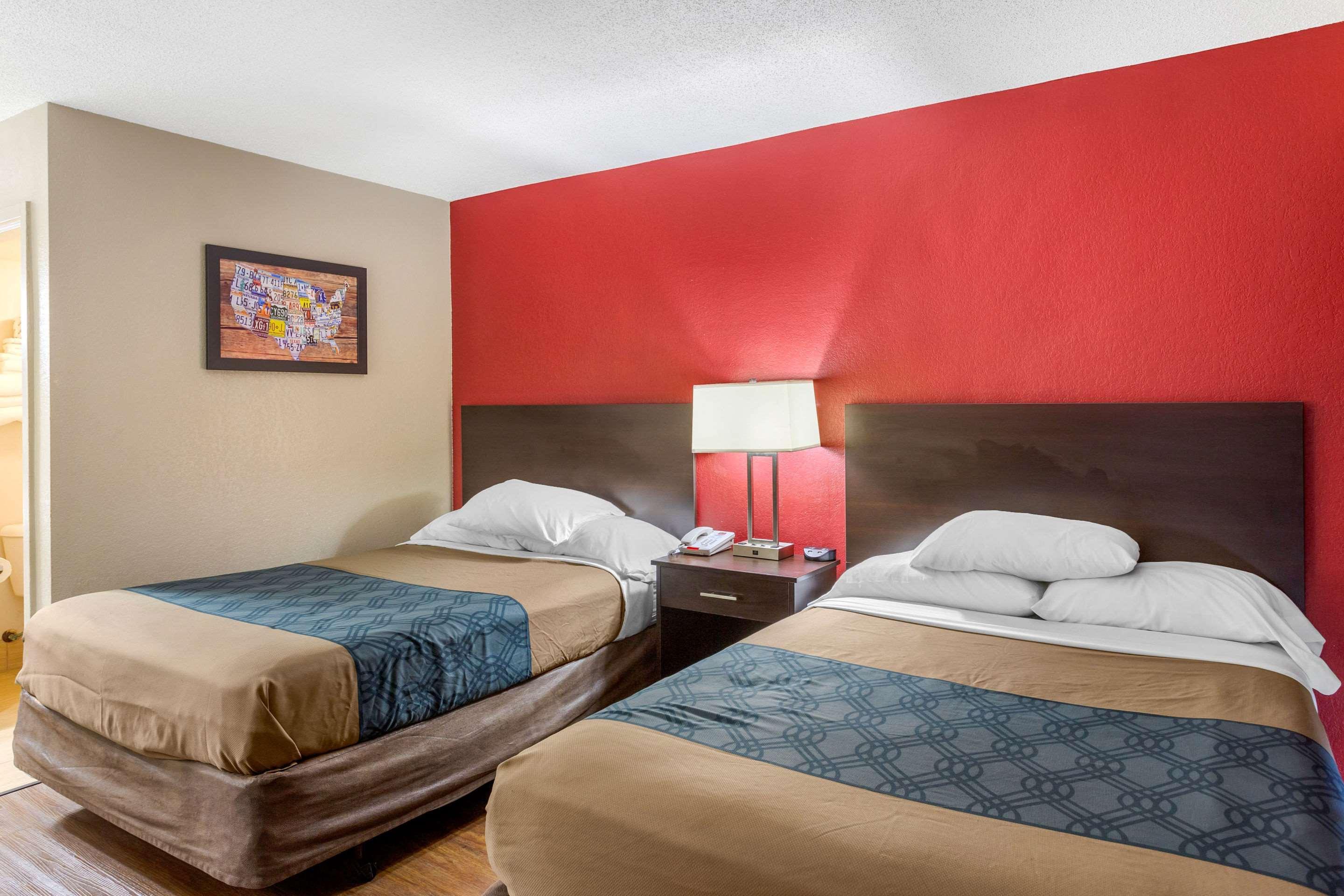 Econo Lodge Shorewood Exteriör bild