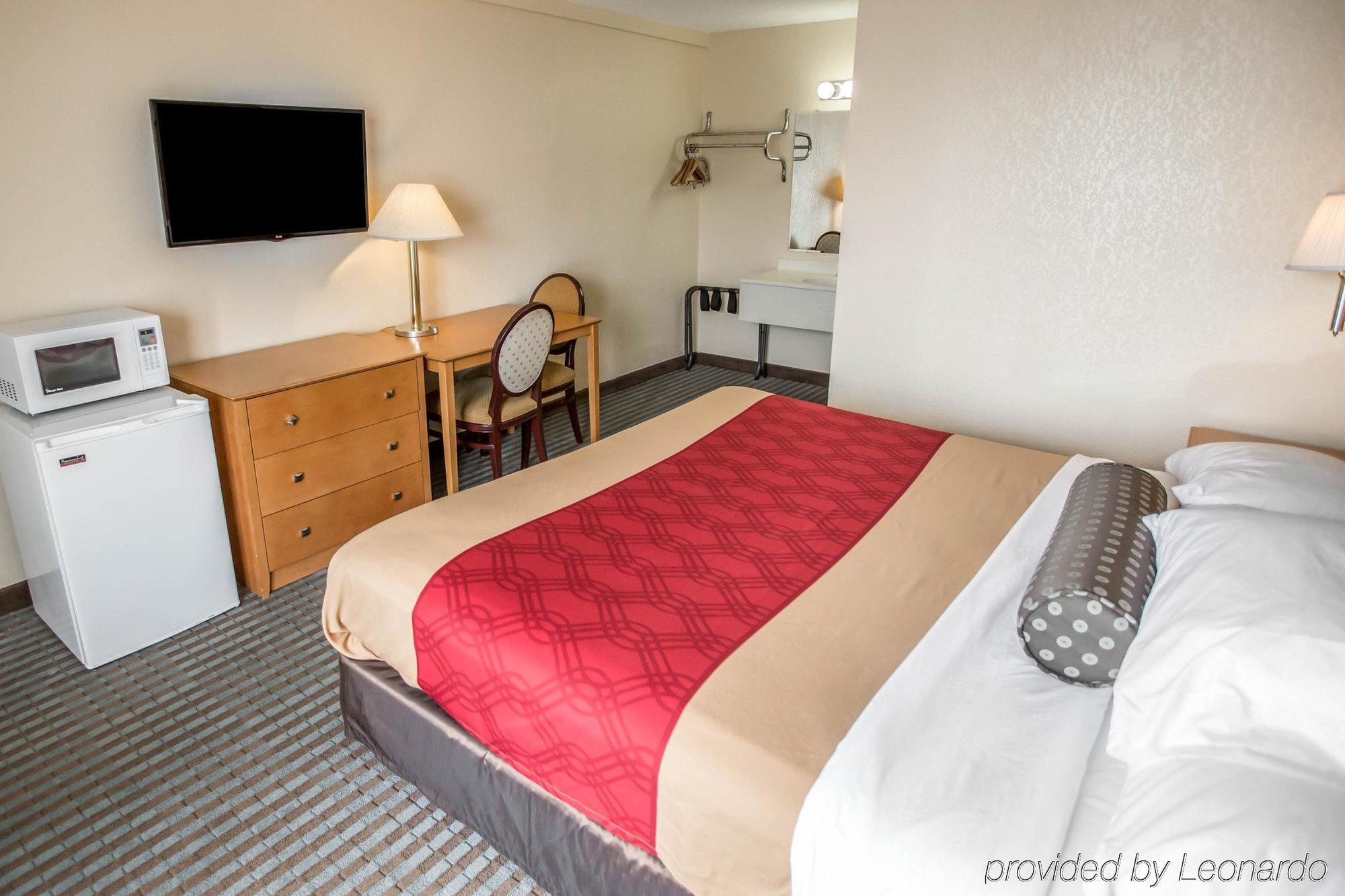 Econo Lodge Shorewood Exteriör bild