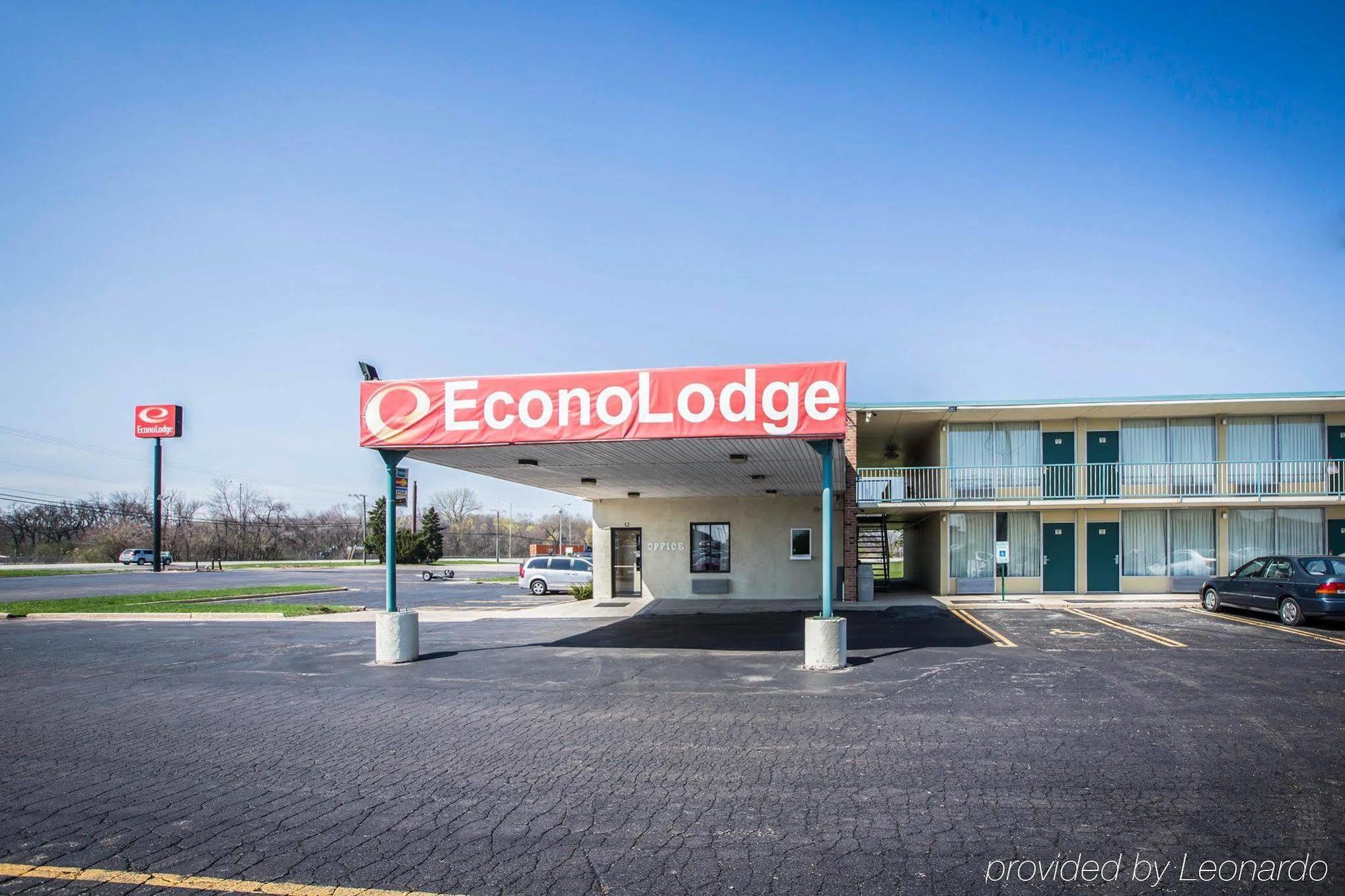 Econo Lodge Shorewood Exteriör bild