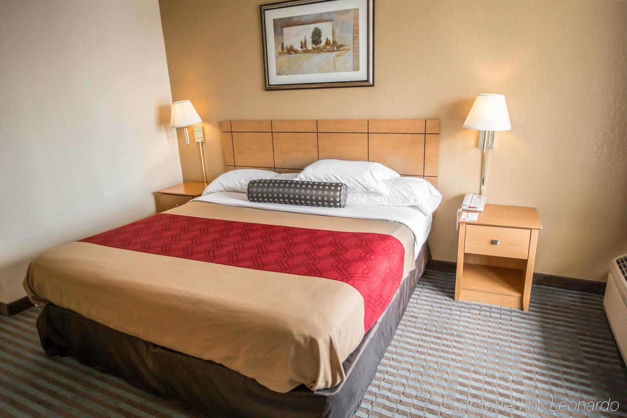 Econo Lodge Shorewood Exteriör bild