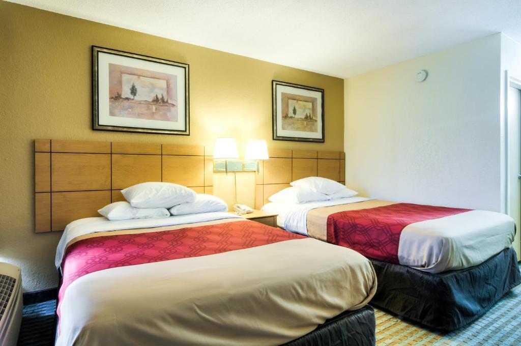 Econo Lodge Shorewood Exteriör bild