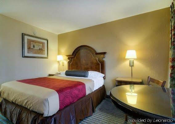 Econo Lodge Shorewood Exteriör bild